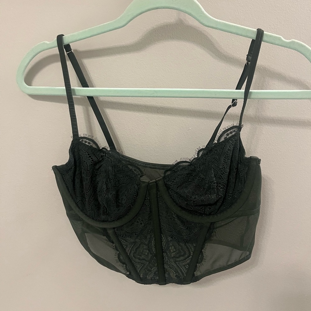 lace green corset size small from Gilly Hicks by Hollister. never worn